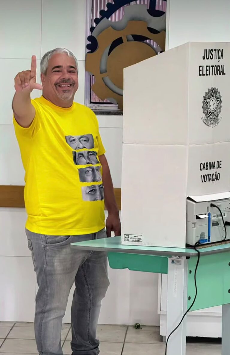 Fabrício vota em Conquista e destaca mandato de trabalho, compromisso e transformação da Bahia